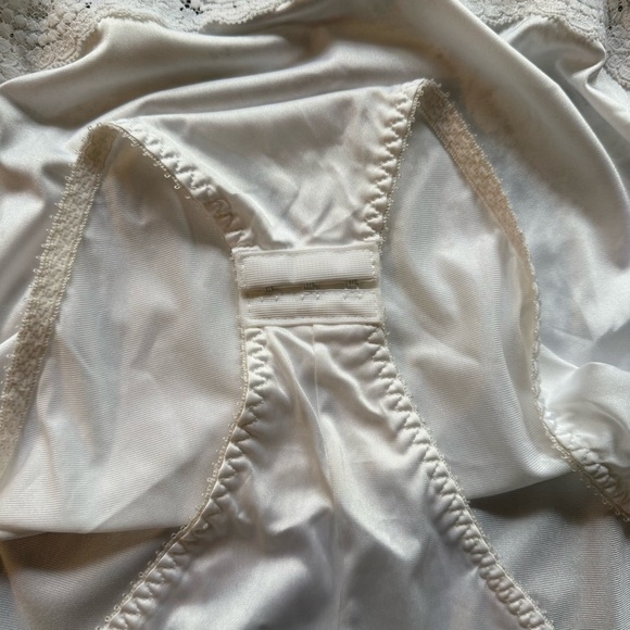 Vintage Vassarette White Lace Underneath Bodysuit Sz 34 / Medium USA Made - Picture 5 of 7